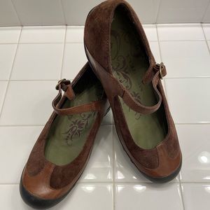 EUC Merrell Plaza Mary Janes Size 9